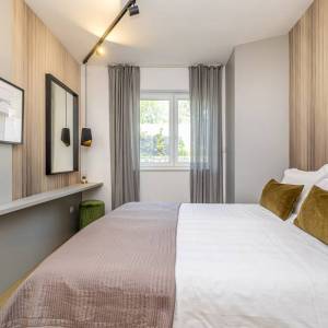 Grad Krk - moderan apartman s pogledom na more, 700 m od mora i centra