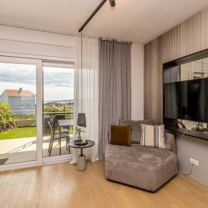 Grad Krk - moderan apartman s pogledom na more, 700 m od mora i centra