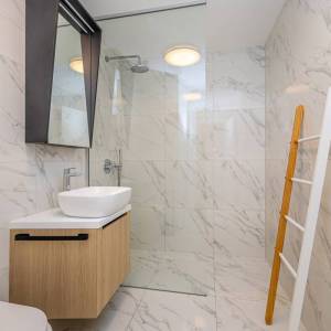 Grad Krk - moderan apartman s pogledom na more, 700 m od mora i centra