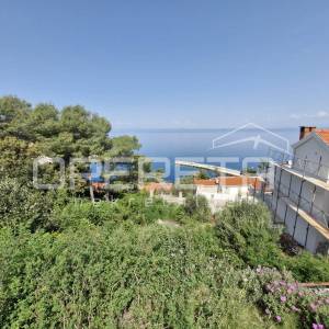 Građevinsko zemljište 338 m2 s dozvolom i pogledom na more, otok Korčula