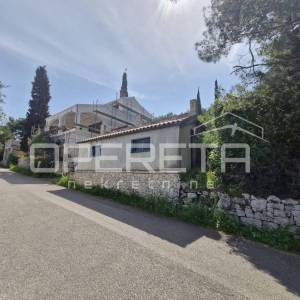 Građevinsko zemljište 338 m2 s dozvolom i pogledom na more, otok Korčula
