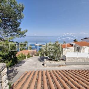 Građevinsko zemljište 338 m2 s dozvolom i pogledom na more, otok Korčula