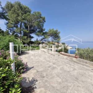 Građevinsko zemljište 338 m2 s dozvolom i pogledom na more, otok Korčula