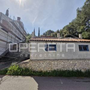 Građevinsko zemljište 338 m2 s dozvolom i pogledom na more, otok Korčula