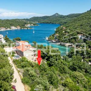 Građevinsko zemljište 430 m2 s pogledom na more, Lastovo