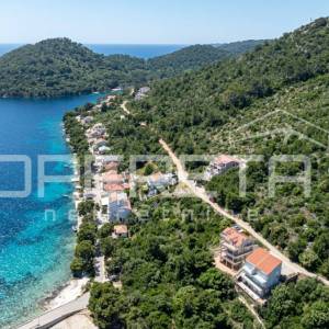 Građevinsko zemljište 430 m2 s pogledom na more, Lastovo