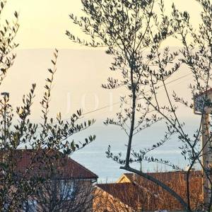 Građevinsko zemljište s djelomičnim pogledom na more