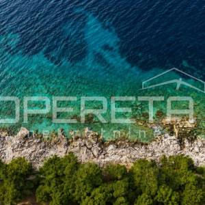 Građevinsko zemljište s dozvolom u 2. redu od mora, Hvar