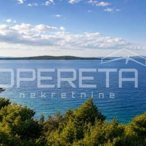 Građevinsko zemljište s dozvolom u 2. redu od mora, Hvar