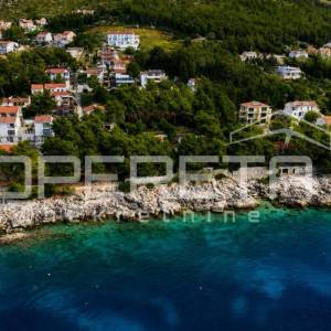 Građevinsko zemljište s dozvolom u 2. redu od mora, Hvar