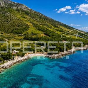 Građevinsko zemljište s dozvolom u 2. redu od mora, Hvar