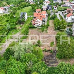 Građevinsko zemljište s idejnim projektom za četiri zgrade s po dva stana, Črnom