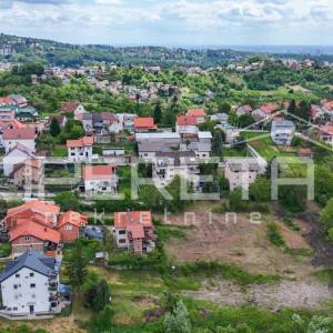 Građevinsko zemljište s idejnim projektom za četiri zgrade s po dva stana, Črnom