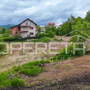 Građevinsko zemljište s idejnim projektom za četiri zgrade s po dva stana, Črnom