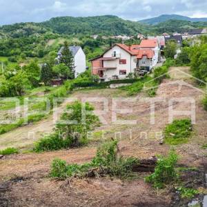 Građevinsko zemljište s idejnim projektom za četiri zgrade s po dva stana, Črnom