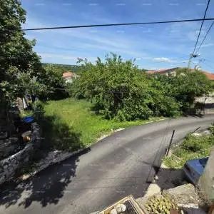 Građevinsko zemljište u blizini Poreča + kuća na poklon!