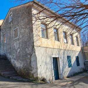 GRIŽANE - Prostrana kuća sa okućnicom