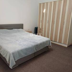 GROBNIK, LUKEŽI - Potpuno renovirana dvojna kuća s okućnicom, garažom