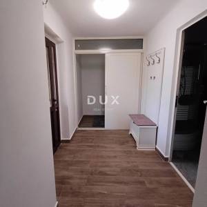 GROBNIK, LUKEŽI - Potpuno renovirana dvojna kuća s okućnicom, garažom