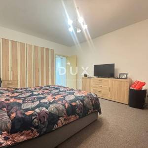 GROBNIK, LUKEŽI - Potpuno renovirana dvojna kuća s okućnicom, garažom