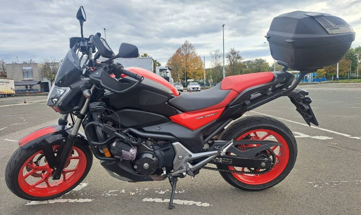 HONDA NC750 SA, sa puno dodatne opreme, povoljno prodajem