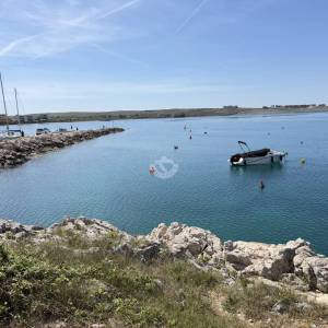 Hrcatska, Zadar, Pag-Povljana, prvi red do Mora, 2 sobni stan 74 m2 -Terasa, Garaža i podrum