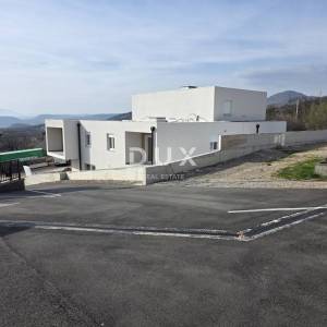 HRELJIN, BAKAR - 2S+DB stan s okućnicom, terasom i pogledom na more – parking i spremište 