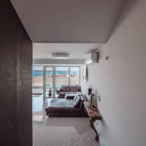 Hrvatska, Pag, Mandre – Ekskluzivna dizajnerska kuća s bazenom, podrumom i vrtom, 122 m²