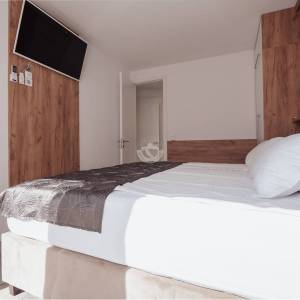 Hrvatska, Pag, Mandre – Ekskluzivna dizajnerska kuća s bazenom, podrumom i vrtom, 122 m²