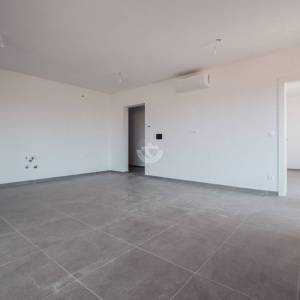 Hrvatska, Pag, Povljana – novogradnja stan 75 m² s 2 spavaće sobe, balkonom, liftom i parkingom