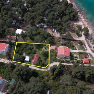 Hrvatska, Zadar, Ugljan - Građevinsko zemljište 1.004 m² u Sušici, 85 m od plaže, s garažom i inventarom