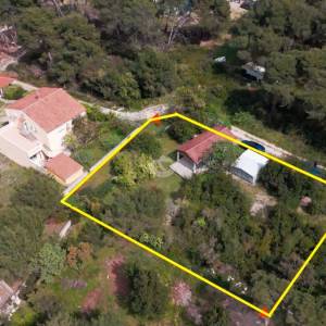 Hrvatska, Zadar, Ugljan - Građevinsko zemljište 1.004 m² u Sušici, 85 m od plaže, s garažom i inventarom