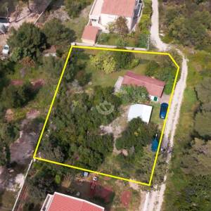 Hrvatska, Zadar, Ugljan - Građevinsko zemljište 1.004 m² u Sušici, 85 m od plaže, s garažom i inventarom