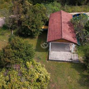 Hrvatska, Zadar, Ugljan - Građevinsko zemljište 1.004 m² u Sušici, 85 m od plaže, s garažom i inventarom