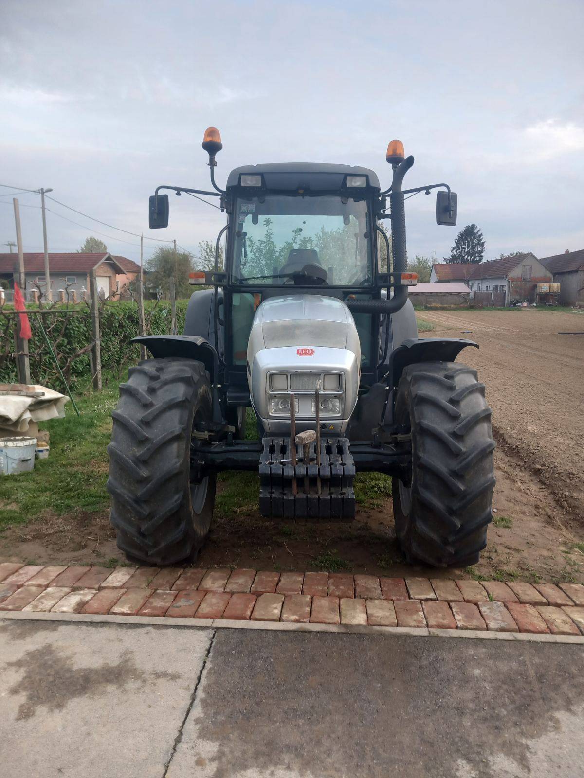 Hurliman XB MAX 100