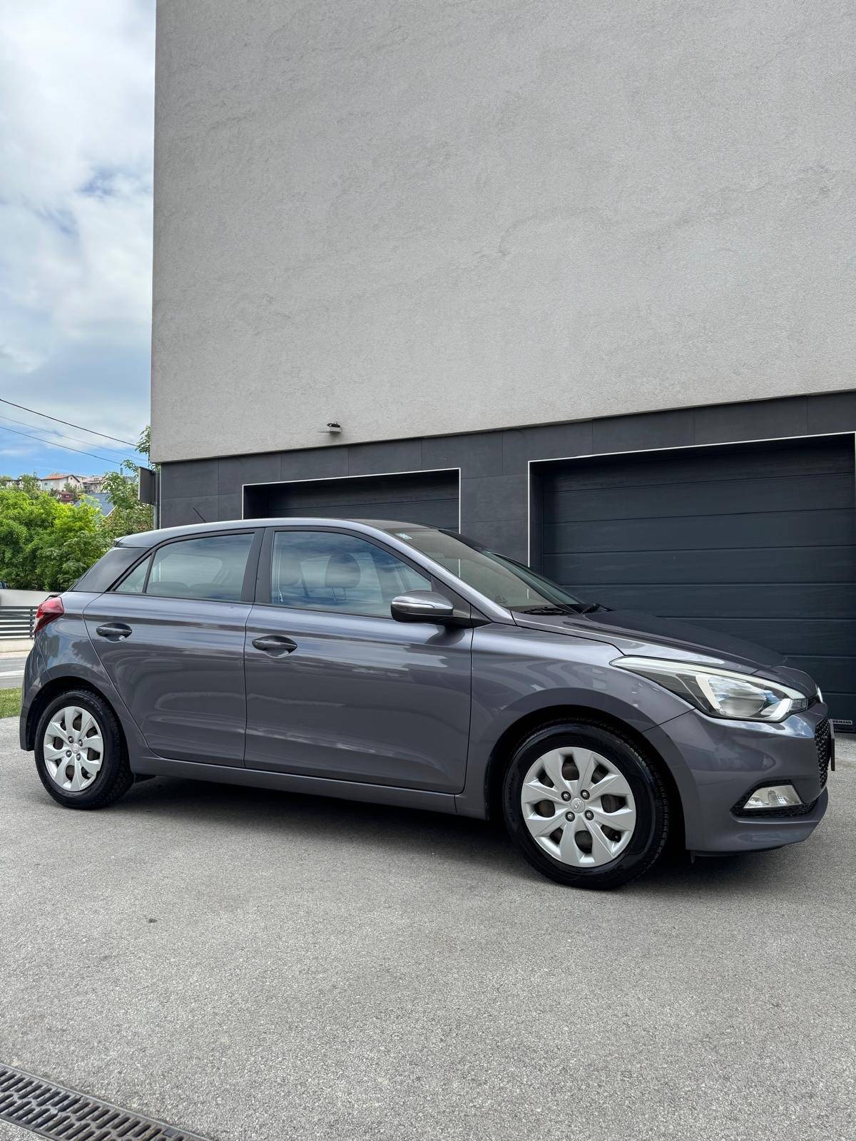 HYUNDAI i20 //179tkm//prvi vlasnik//HR auto//klima//odličan//