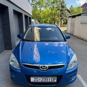 HYUNDAI i30 //94tkm//prvi vlasnik//HR auto//klima//odličan//