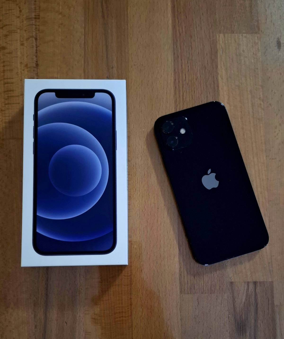 Iphone 12 - crna boja