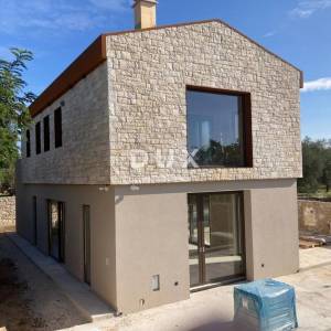 ISTRA, BALE - Moderno namještena vila s bazenom i saunom