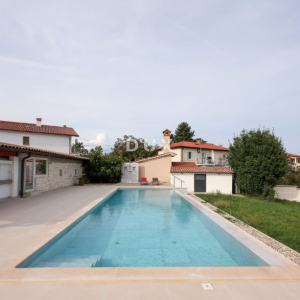 ISTRA, BARBAN- Autentična istarska kamena vila s bazenom, na prostranom zemljištu!