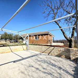 ISTRA, BARBAN - Novoizgrađena obiteljska prizemna vila, okružena vinogradom za dugoročni najam