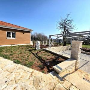 ISTRA, BARBAN - Novoizgrađena obiteljska prizemna vila, okružena vinogradom za dugoročni najam