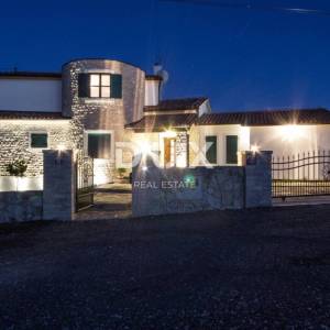 ISTRA, BARBAN - Prekrasna kamena kuća s bazenom