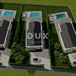 ISTRA, BARBAN - Tri zemljišta s građevinskim dozvolama na rubu naselja
