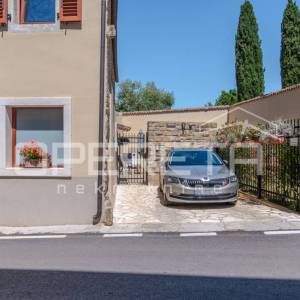 ​Istra, Buje – Kamena kuća 163 m2 s parkingom, potpuno renovirana