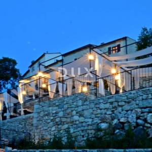 ISTRA, BUJE - Kamena kuća s veličanstvenim pogledom na more