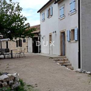 ISTRA, BUJE - Kamena kuća s veličanstvenim pogledom na more