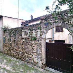 ISTRA, BUJE - Kuća na jedinstvenoj lokaciji s panoramskim pogledima