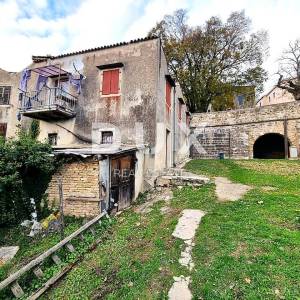 ISTRA, BUJE - Kuća na jedinstvenoj lokaciji s panoramskim pogledima