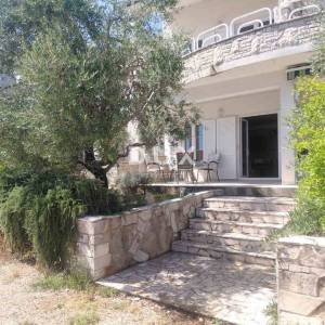 ISTRA, DUGA UVALA - Prilika: stan 75m2 u prizemlju s terasom udaljen samo 520m od mora